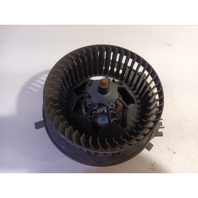 Heater fan motor Skoda Octavia Combi (5EAC) (2013 - 2020) Combi 5-drs 1.6 TDI Greenline 16V (DBKA)