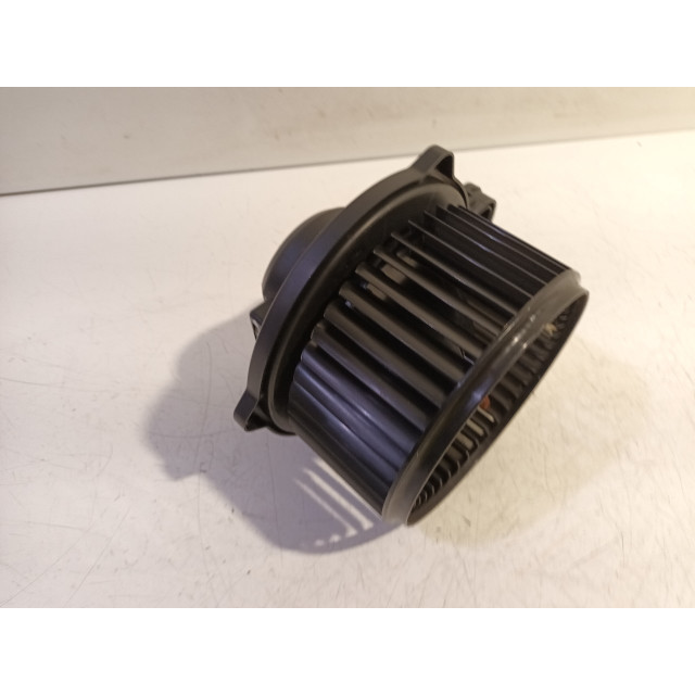 Heater fan motor Kia Rio IV (YB) (2017 - 2020) Hatchback 1.0i T-GDi 100 12V (G3LC)