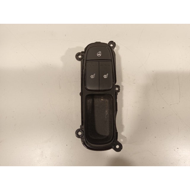 Seat heating switch Kia Niro I (DE) (2016 - 2022) SUV 1.6 GDI Hybrid (G4LE)