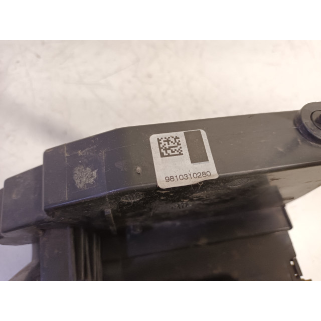 Locking mechanism door electric central locking front right Citroën C4 Grand Picasso (3A) (2013 - 2018) MPV 1.6 HDiF, Blue HDi 115 (DV6C(9HC))