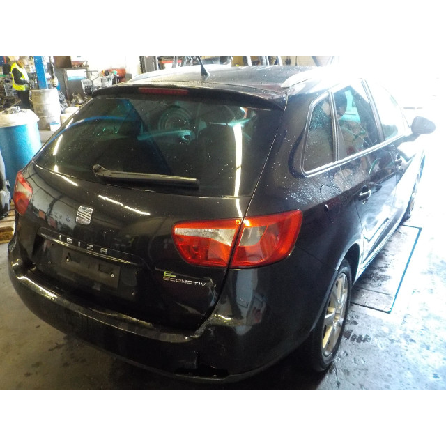 Tail light boot lid right Seat Ibiza ST (6J8) (2010 - 2015) Combi 1.2 TDI Ecomotive (CFWA)