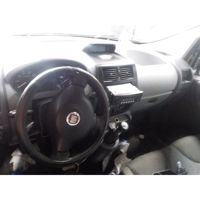 Rear windscreen wiper motor Fiat Scudo (270) (2010 - 2016) Van 2.0 D Multijet (DW10TED4(RHH))