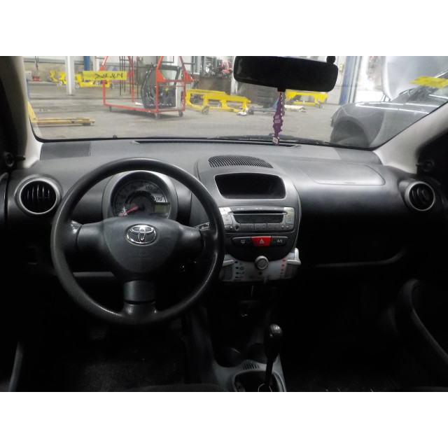 Gas strut Toyota Aygo (B10) (2005 - 2014) Hatchback 1.0 12V VVT-i (1KR-FE)