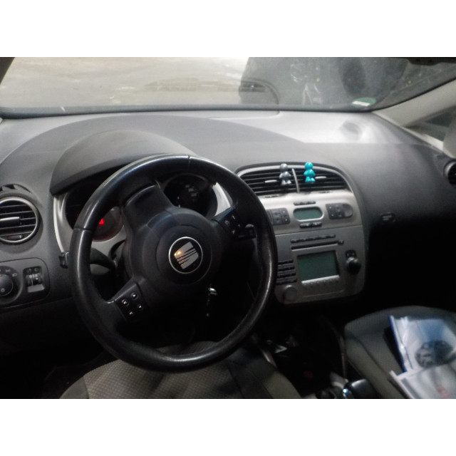 Right headlight Seat Altea (5P1) (2004 - 2005) MPV 2.0 FSI 16V (BLR)