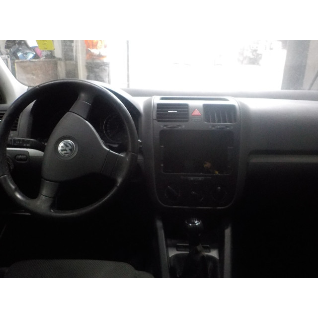 Seatbelt right front Volkswagen Golf V (1K1) (2003 - 2008) Hatchback 1.6 FSI 16V (BLF(Euro 4))
