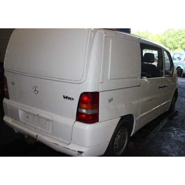 Bonnet left hinge Mercedes-Benz Vito (638.1/2) (1999 - 2003) Bus 2.2 CDI 108 16V (OM611.980)