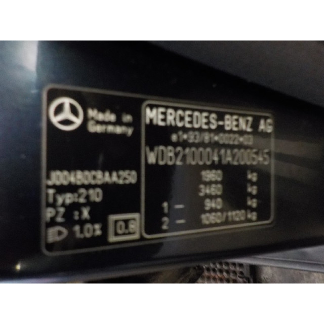 Front windscreen wiper motor Mercedes-Benz E (W210) (1995 - 1999) Sedan 2.2 E-220D 16V (OM604.912)