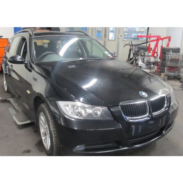Wiper front right BMW 3 serie Touring (E91) (2005 - 2012) Combi 320d 16V Corporate Lease (M47-D20(204D4))