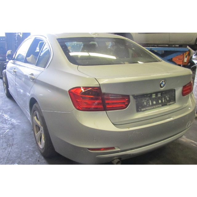 Seatbelt centre rear BMW 3 serie (F30) (2012 - 2015) Sedan 318d 2.0 16V (N47-D20C)