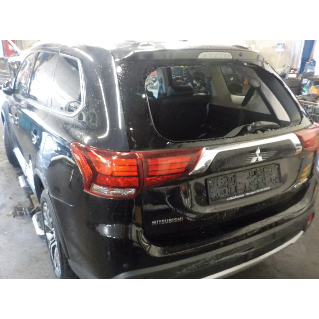 Locking mechanism door electric central locking front right Mitsubishi Outlander (GF/GG) (2012 - present) SUV 2.2 DI-D 16V Clear Tec 4x4 (4N14)