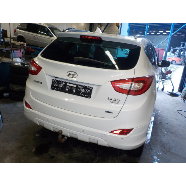Front windscreen wiper motor Hyundai iX35 (LM) (2010 - present) iX 35 SUV 2.0 CRDi 16V 4x4 (D4HA)