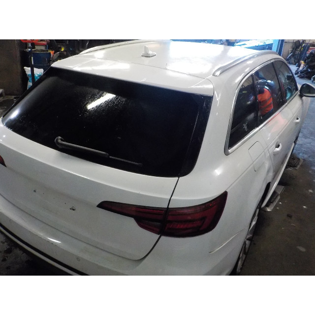 Front windscreen wiper motor Audi A4 Avant (B9) (2015 - 2018) Combi 2.0 TDI 16V (DETA)