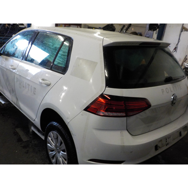 Tail light boot lid left Volkswagen Golf VII (AUA) (2016 - 2020) Hatchback 1.6 TDI BMT 16V (DGTE)