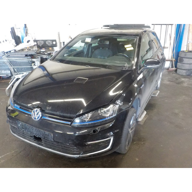 Seatbelt left rear Volkswagen Golf VII (AUA) (2014 - 2020) Hatchback 1.4 GTE 16V (CUKB)