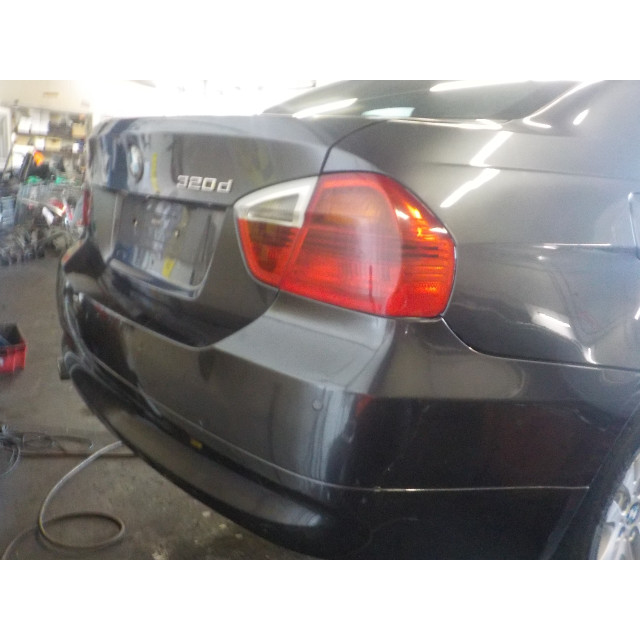 Headlamp grille right BMW 3 serie (E90) (2004 - 2011) Sedan 320d 16V (M47-D20(204D4))