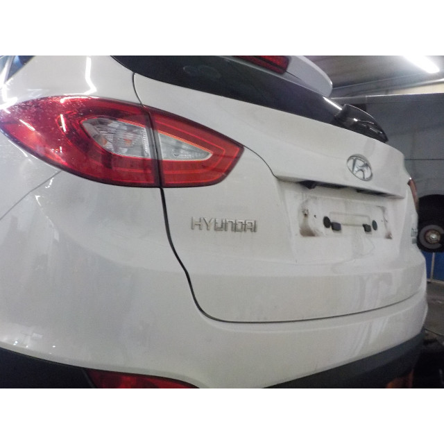 Tail light boot lid left Hyundai iX35 (LM) (2010 - 2015) SUV 1.7 CRDi 16V (D4FD)
