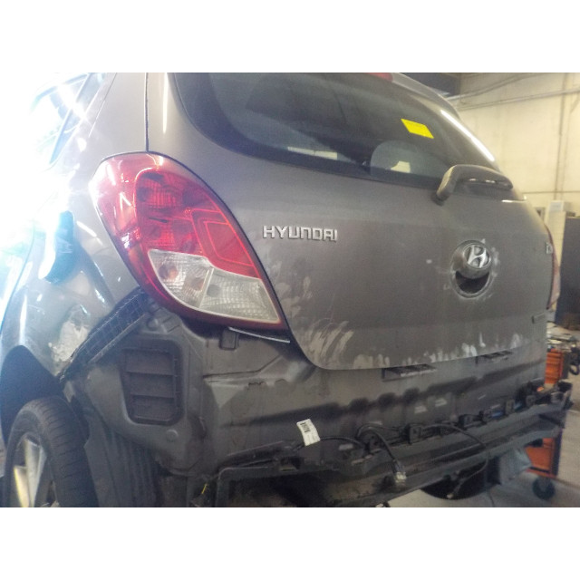 Strut front left Hyundai i20 (2008 - 2015) Hatchback 1.4 CRDi 16V (D4FC)