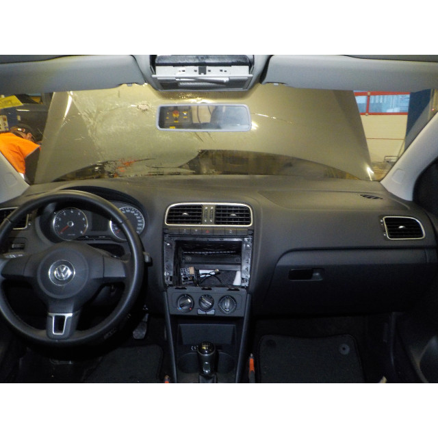 Seatbelt left rear Volkswagen Polo V (6R) (2011 - 2014) Polo (6R) Hatchback 1.2 TSI (CBZC)
