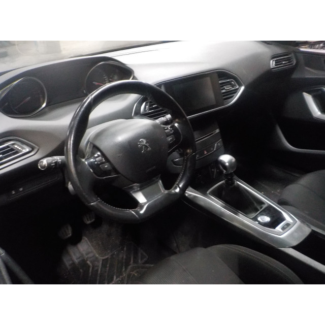 Navigation display Peugeot 308 SW (L4/L9/LC/LJ/LR) (2014 - 2021) Combi 5-drs 1.6 HDi 115 (DV6C(9HC))