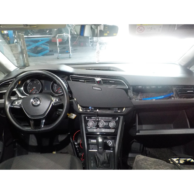 Electric window mechanism rear left Volkswagen Touran (5T1) (2016 - 2021) MPV 1.6 TDI SCR BlueMotion Technology (DGDA)