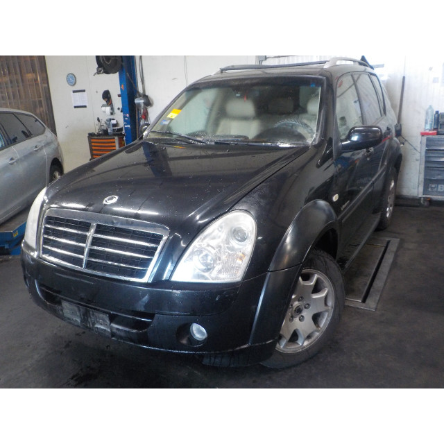 Hub front right SsangYong Rexton (2006 - present) SUV 2.7 Xdi RX270 XVT 16V (OM665.935)