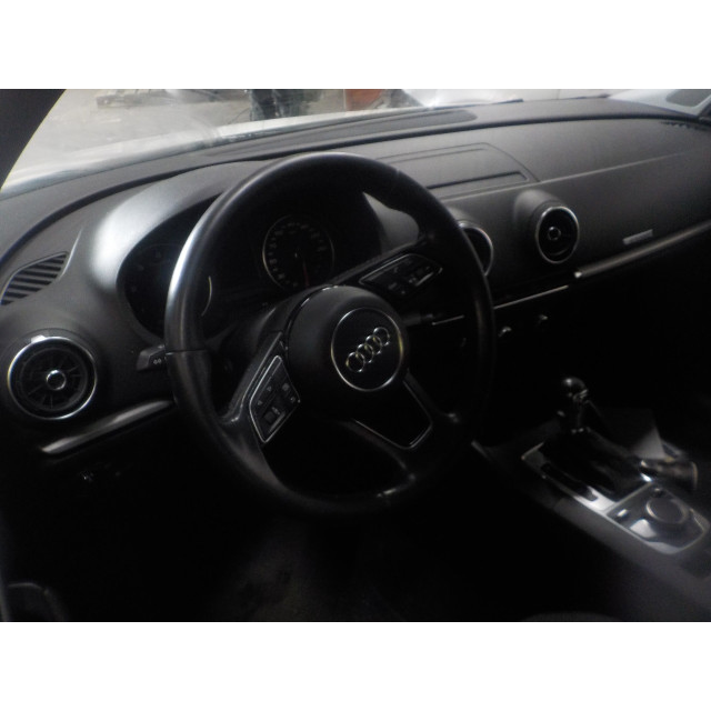 Centre console Audi A3 Sportback (8VA/8VF) (2012 - 2020) Hatchback 5-drs 2.0 TDI 16V (CRBC)