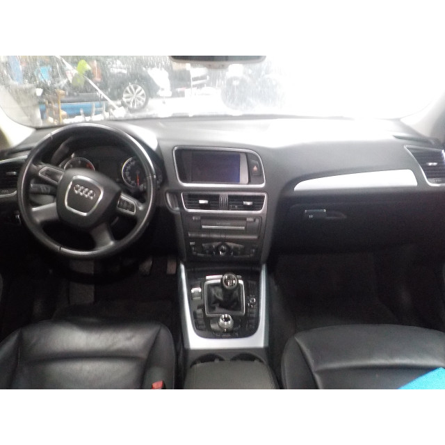 Bonnet right hinge Audi Q5 (8RB) (2010 - present) Q5 (8RB/RX) SUV 2.0 TDI 16V (CJCA)