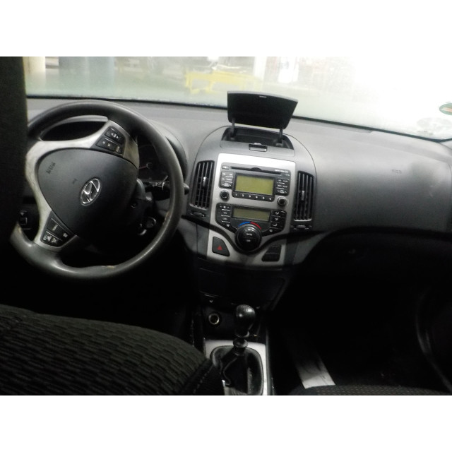 Left headlight Hyundai i30 (FD) (2007 - 2012) i30 Hatchback 1.6 CRDi 16V VGT HP (D4FB)