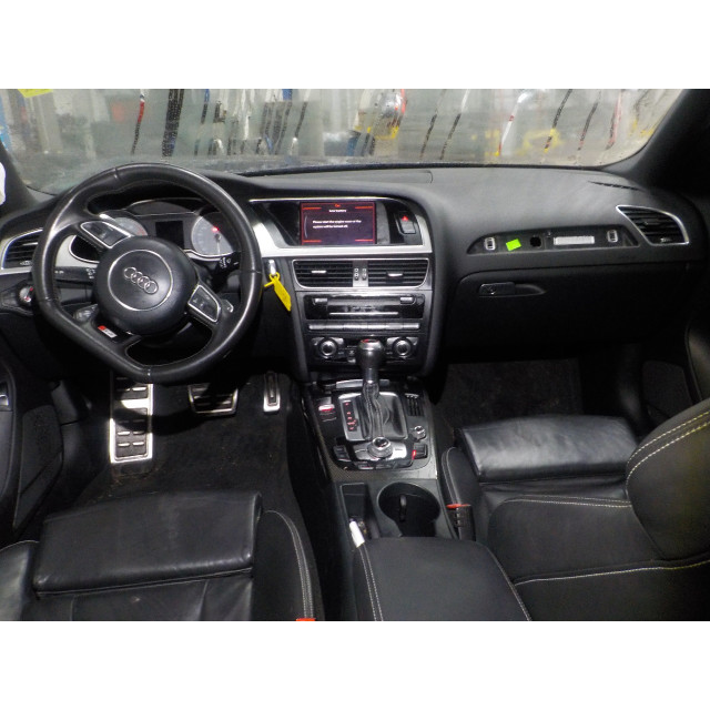 Interior Audi S4 (B8) (2008 - 2015) Sedan 3.0 TFSI V6 24V (CGXC)
