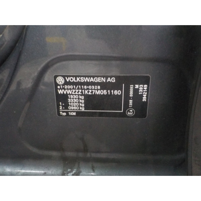 Tail light boot lid left Volkswagen Jetta III (1K2) (2005 - 2010) Sedan 2.0 FSI 16V (BVY(Euro 4))