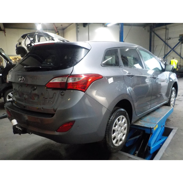 Tail light boot lid right Hyundai i30 Wagon (GDHF5) (2012 - 2017) Combi 1.6 GDI Blue 16V (G4FD(Euro 4))
