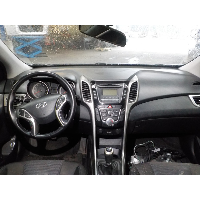 Electric window mechanism rear left Hyundai i30 Wagon (GDHF5) (2012 - 2017) Combi 1.6 GDI Blue 16V (G4FD(Euro 4))