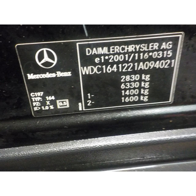 Front edge lock plate Mercedes-Benz ML II (164/4JG) (2005 - 2009) SUV 3.0 ML-320 CDI 4-Matic V6 24V (OM642.940)