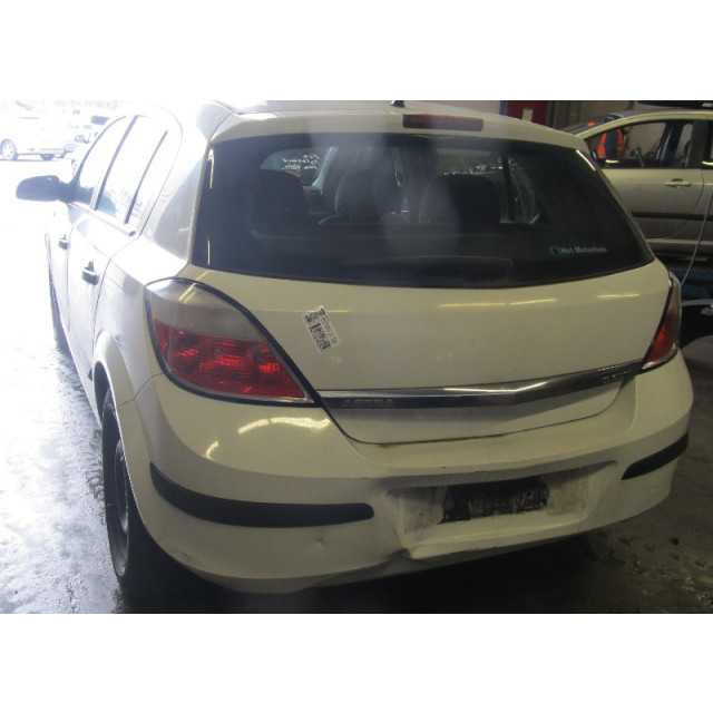 Front windscreen wiper motor Vauxhall / Opel Astra H (L48) (2005 - 2010) Hatchback 5-drs 1.9 CDTi 100 (Z19DTL(Euro 4))
