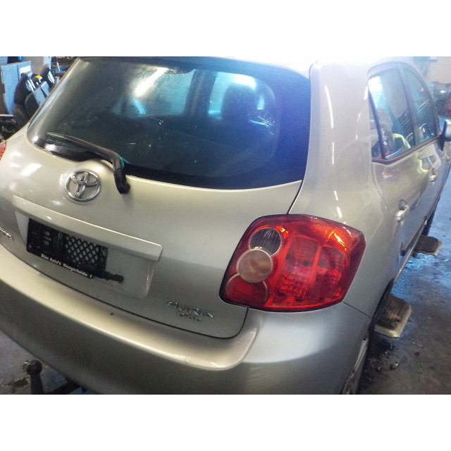 Rear windscreen wiper motor Toyota Auris (E15) (2006 - 2012) Hatchback 2.2 D-CAT 16V (2AD-FHV(Euro 4))