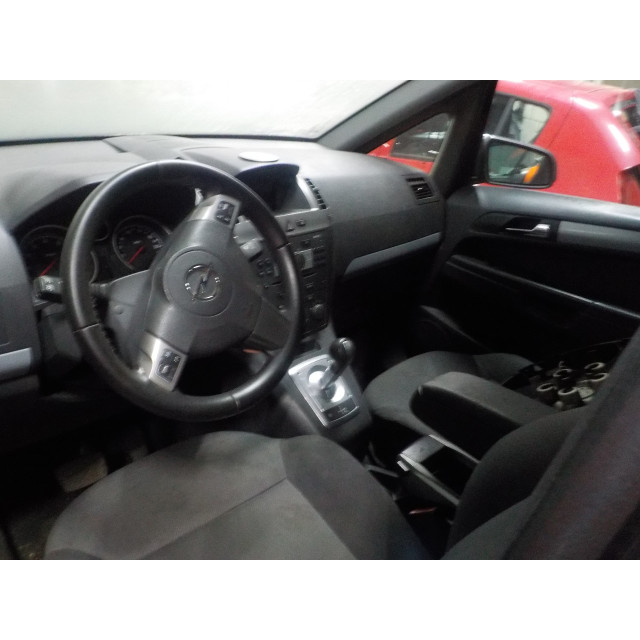 Hub front left Vauxhall / Opel Zafira (M75) (2005 - 2015) MPV 1.8 16V Ecotec (Z18XER(Euro 4))