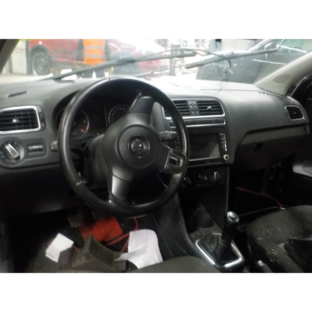 Gearbox manual Volkswagen Polo V (6R) (2009 - 2014) Hatchback 1.2 TDI 12V BlueMotion (CFWA(Euro 5))