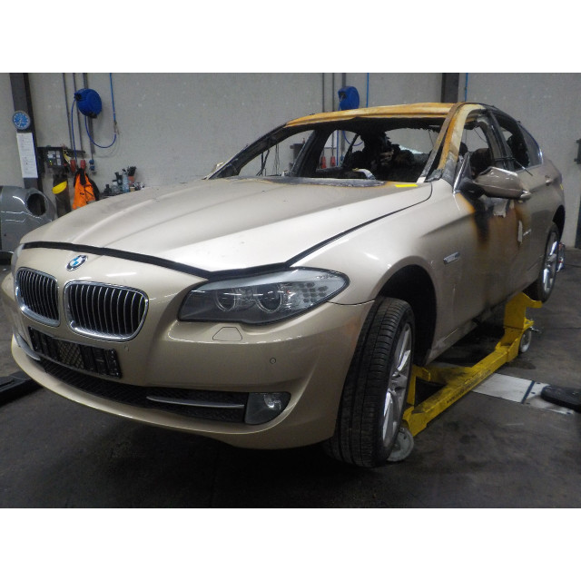 Front wing left BMW 5 serie (F10) (2011 - 2016) Sedan 528i xDrive 16V (N20-B20A)