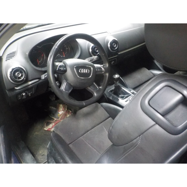 Multimedia control panel Audi A3 (8V1/8VK) (2013 - 2017) Hatchback 3-drs 1.6 TDI Ultra 16V (CRKB(Euro 5))