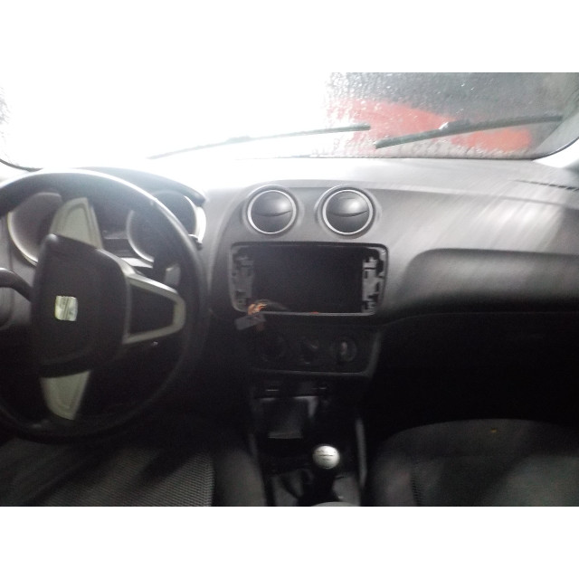 Left headlight Seat Ibiza IV (6J5) (2008 - 2010) Hatchback 5-drs 1.4 TDI (BMS)