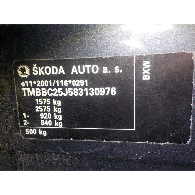 Strut front right Skoda Fabia II (5J) (2007 - 2014) Hatchback 5-drs 1.4i 16V (BXW)