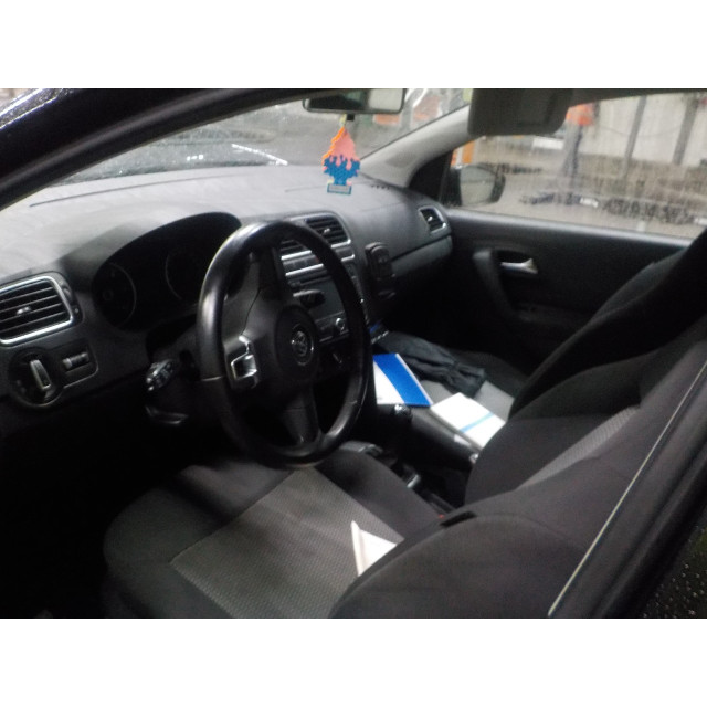 Door rear left Volkswagen Polo V (6R) (2009 - 2014) Hatchback 1.2 TDI 12V BlueMotion (CFWA(Euro 5))