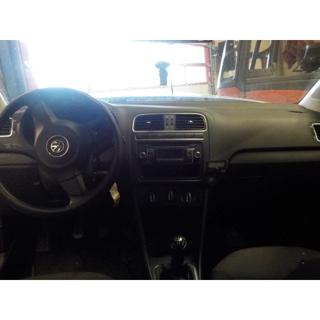 Outside mirror right electric Volkswagen Polo V (6R) (2011 - 2014) Hatchback 1.2 TSI (CBZC(Euro 5))