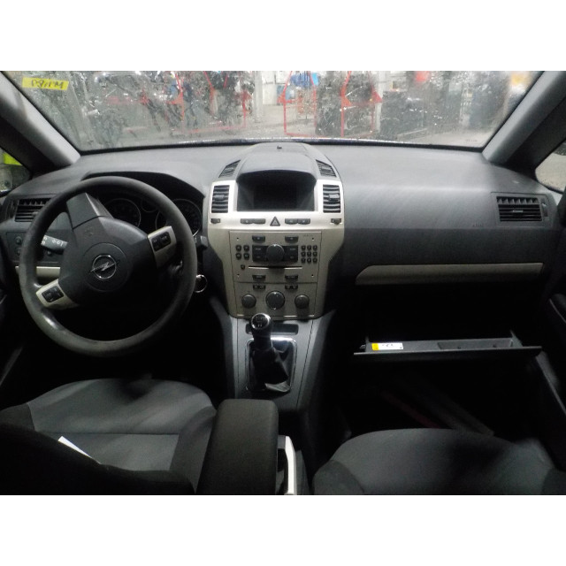 Door front left Vauxhall / Opel Zafira (M75) (2005 - 2015) MPV 1.8 16V Ecotec (Z18XER(Euro 4))