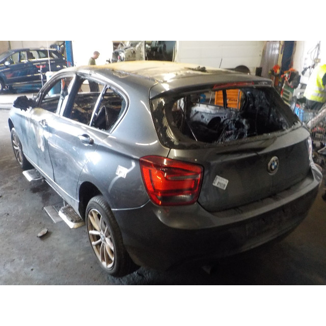 Hub front left BMW 1 serie (F20) (2011 - 2015) Hatchback 5-drs 116i 1.6 16V (N13-B16A)