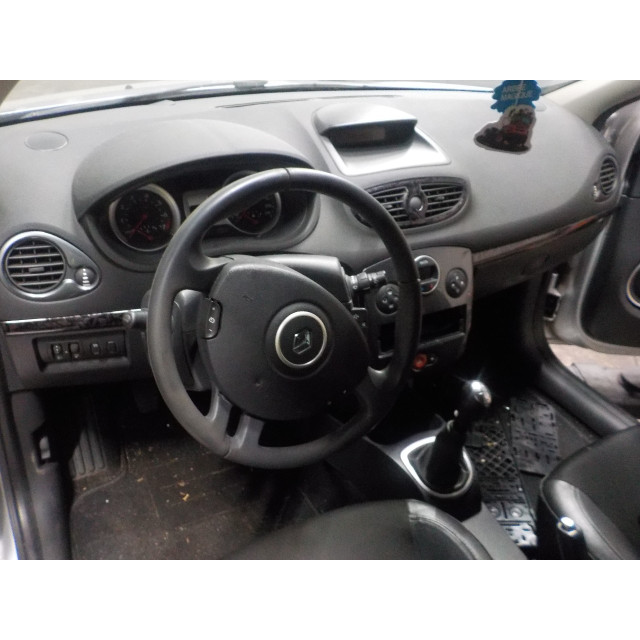 Bonnet Renault Clio III (BR/CR) (2006 - 2014) Hatchback 2.0 16V (M4R-700)