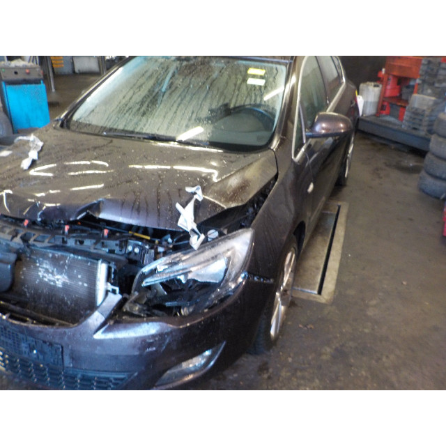 Rear windscreen wiper motor Vauxhall / Opel Astra J (PC6/PD6/PE6/PF6) (2009 - 2015) Hatchback 5-drs 1.4 Turbo 16V (A14NET(Euro 5))