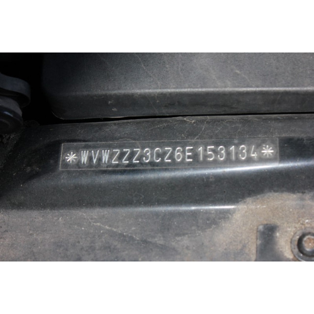 Wiper mechanism front Volkswagen Passat Variant (3C5) (2005 - 2010) Combi 2.0 FSI 16V (BVY)