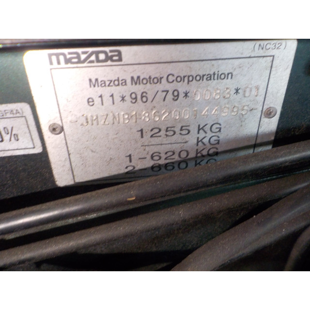 Tail light body right Mazda MX-5 (NB18/35/8C) (1998 - 2002) MX-5 (NB18) Cabrio 1.8i 16V (BPZE)