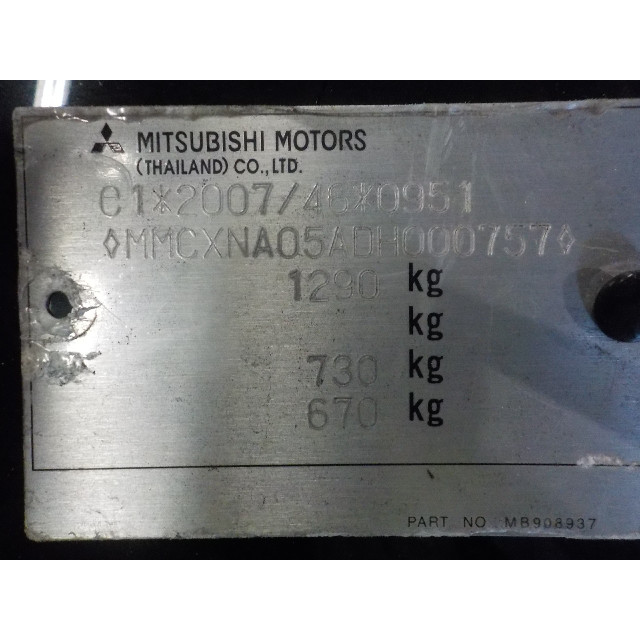 Window mechanism front right Mitsubishi Space Star (A0) (2012 - present) Hatchback 1.0 12V (3A90(Euro 5))